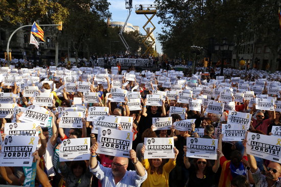 Posters calling for the release of the “two Jordis”, Sànchez and Cuixart